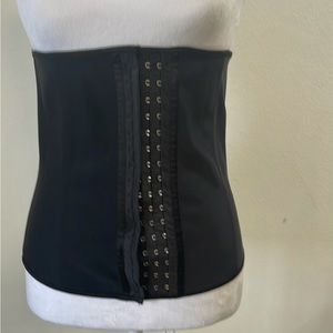 ELLORE FEMME Slimming Waist trainner. Shapeware size M New unused